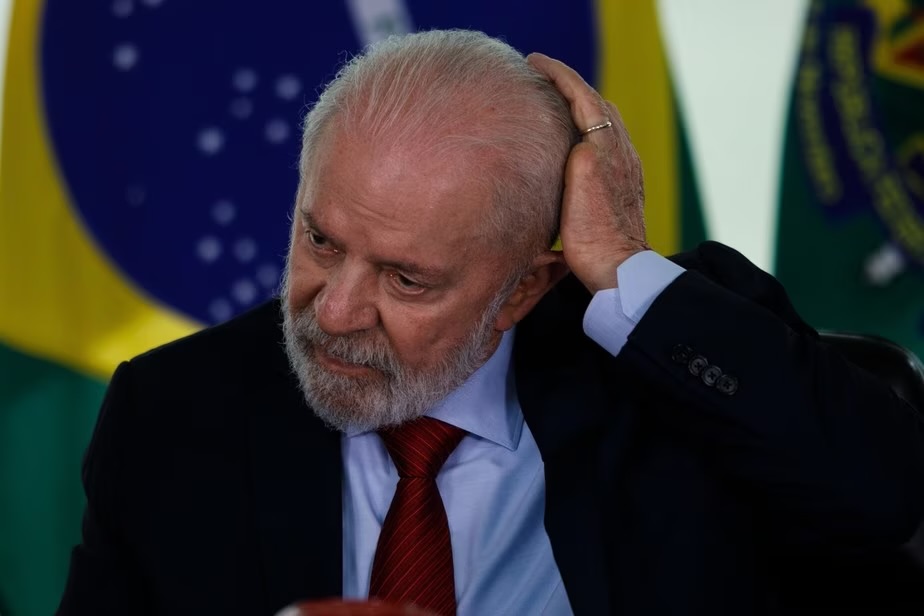 Lula sofre queda no banheiro e recebe 3 pontos na cabeça