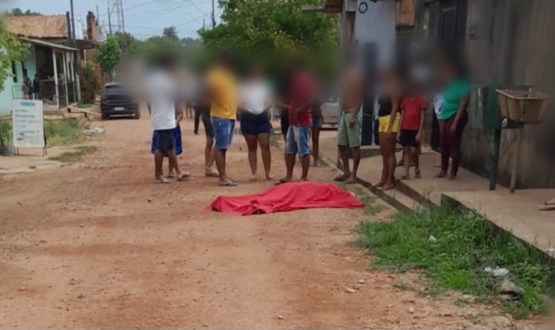 Homem é morto a tiros na porta de casa em Marabá
