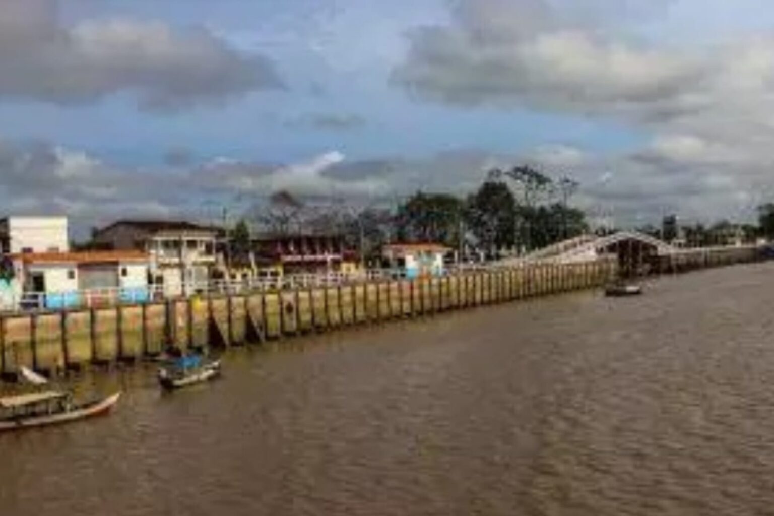 Adolescente desaparece após cair de embarcação no Pará