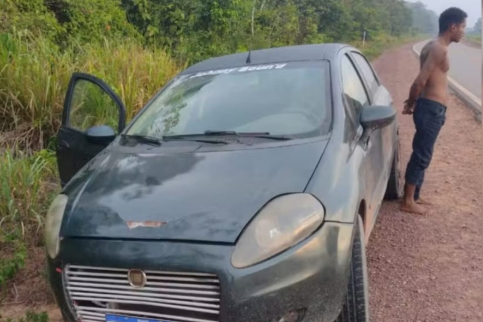 Suspeito de furtar carro é preso na BR-163 após ser encontrado dormindo no veículo