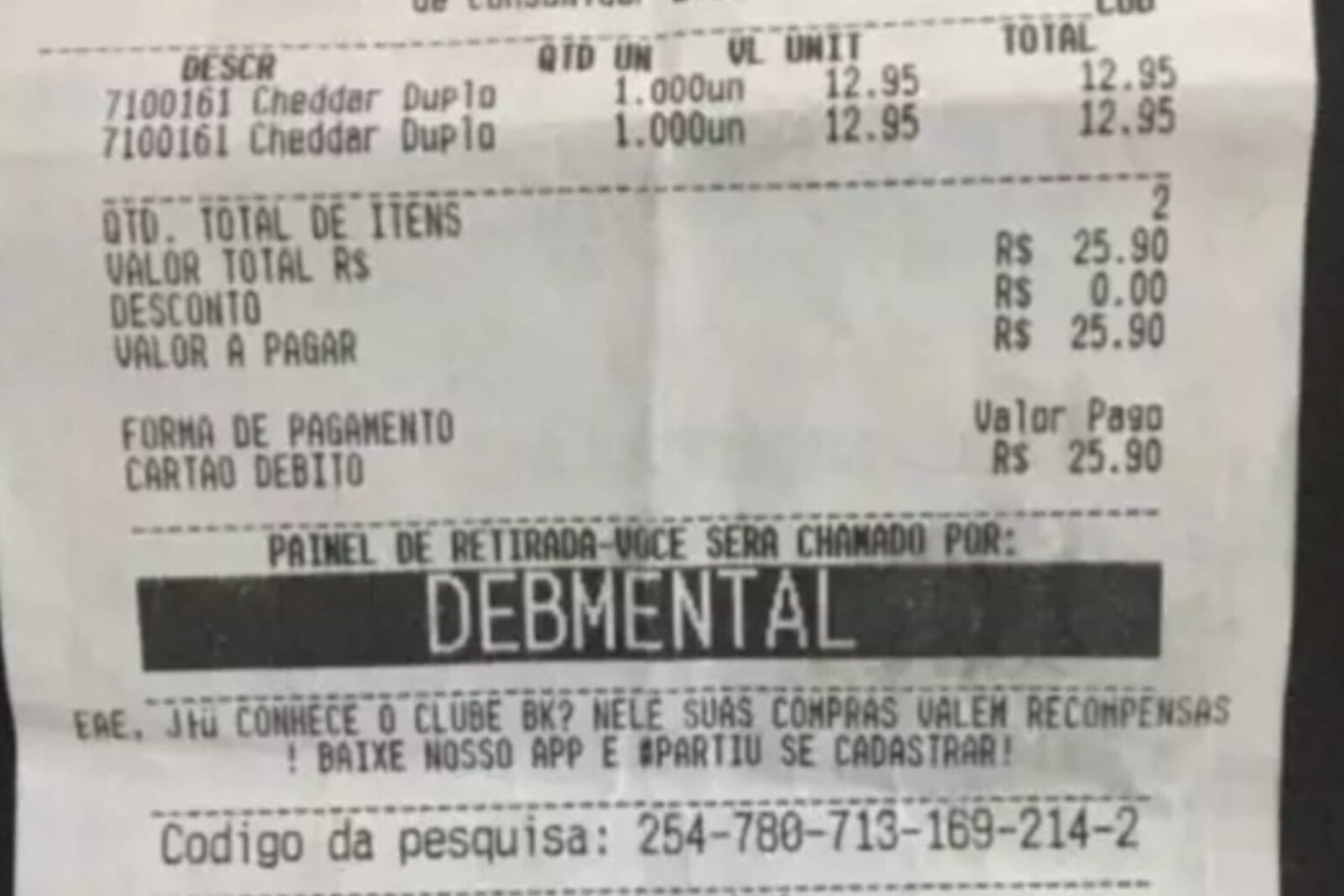 Funcionária de lanchonete é demitida após identificar cliente como ‘debmental’