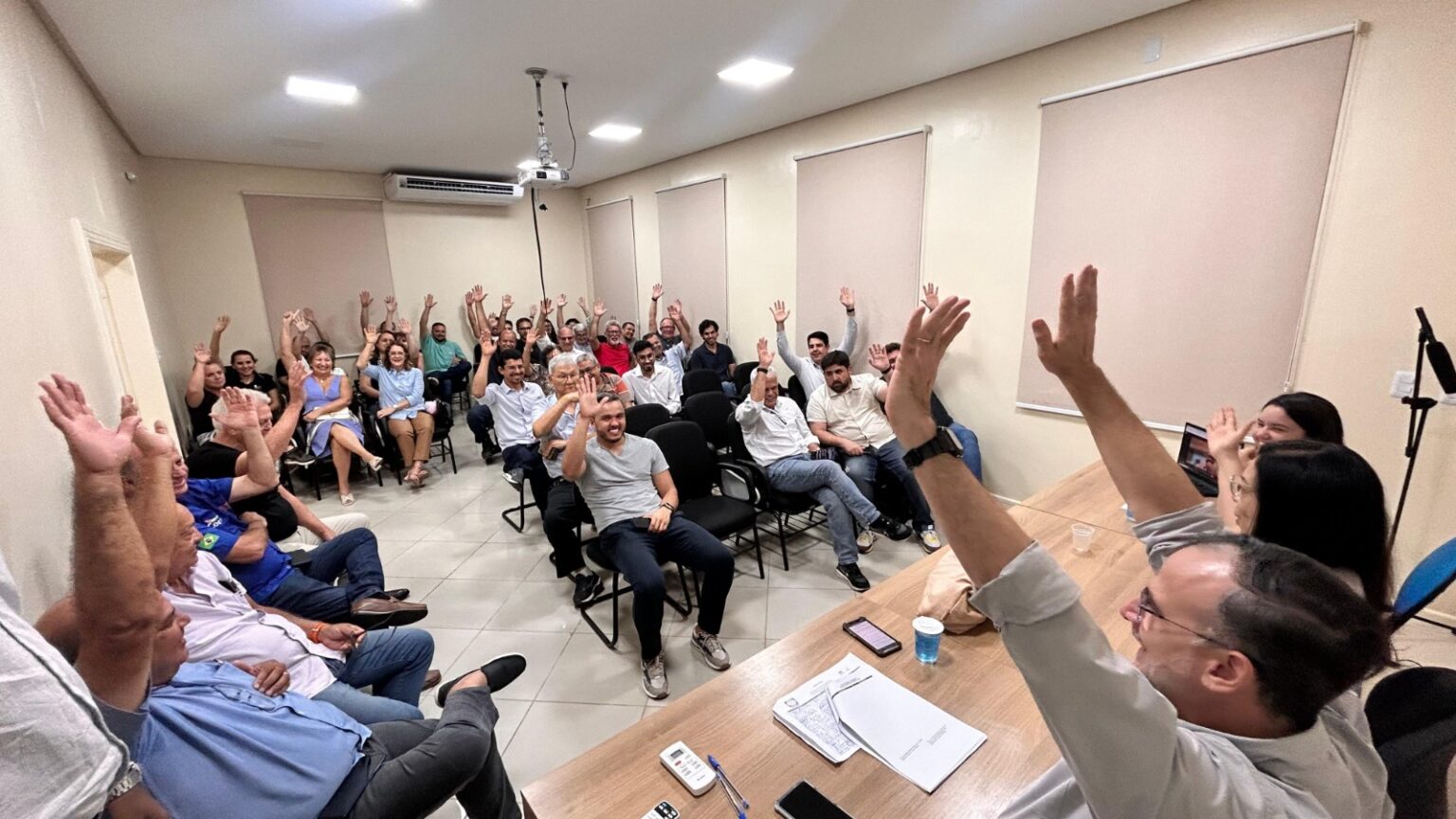 ACIM aprova mudanças no estatuto e põe fim à reeleição para presidente