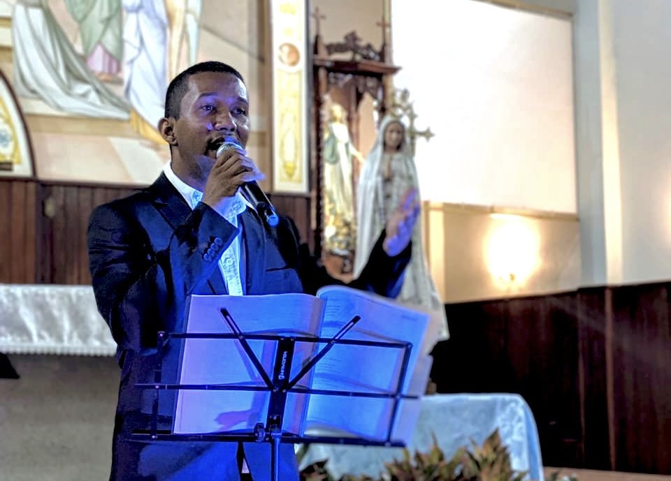 Cantor lírico marabaense Junior Oliveira se apresentará nas principais romarias do Círio em Belém
