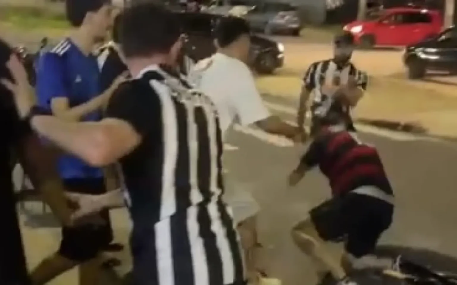 Flamenguista sofre traumatismo craniano após ser agredido por atleticanos