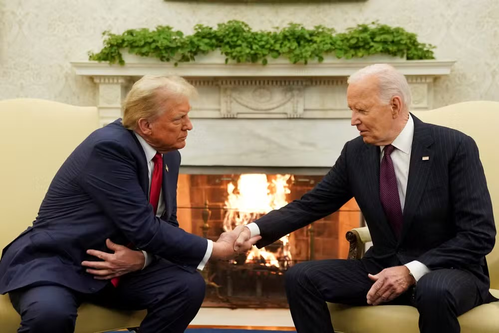 Trump volta à Casa Branca para reunião com Biden e diz que ‘transição será suave’