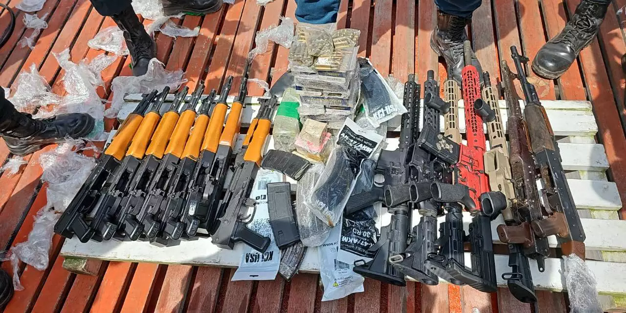 PM prende quatro pessoas após encontrar arsenal em embarcação no Pará