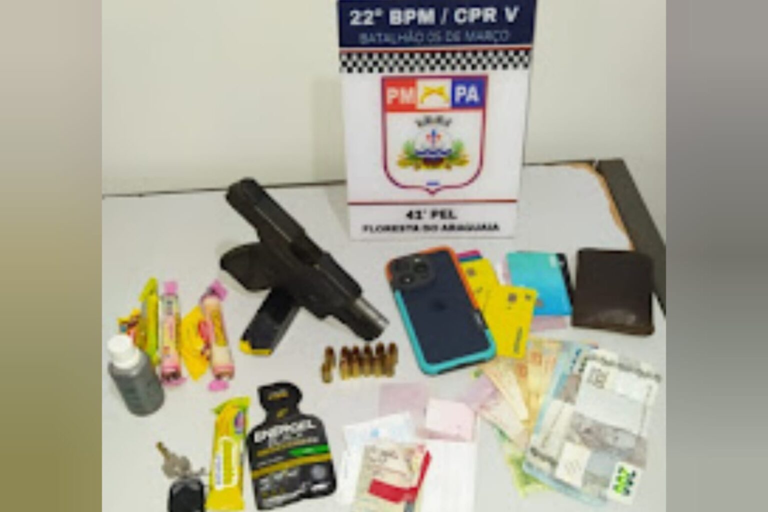 PM prende homem com pistola na cintura em Floresta do Araguaia