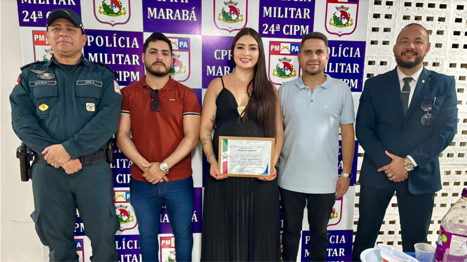 PM de Itupiranga homenageia policial penal que evitou feminicídio em Marabá