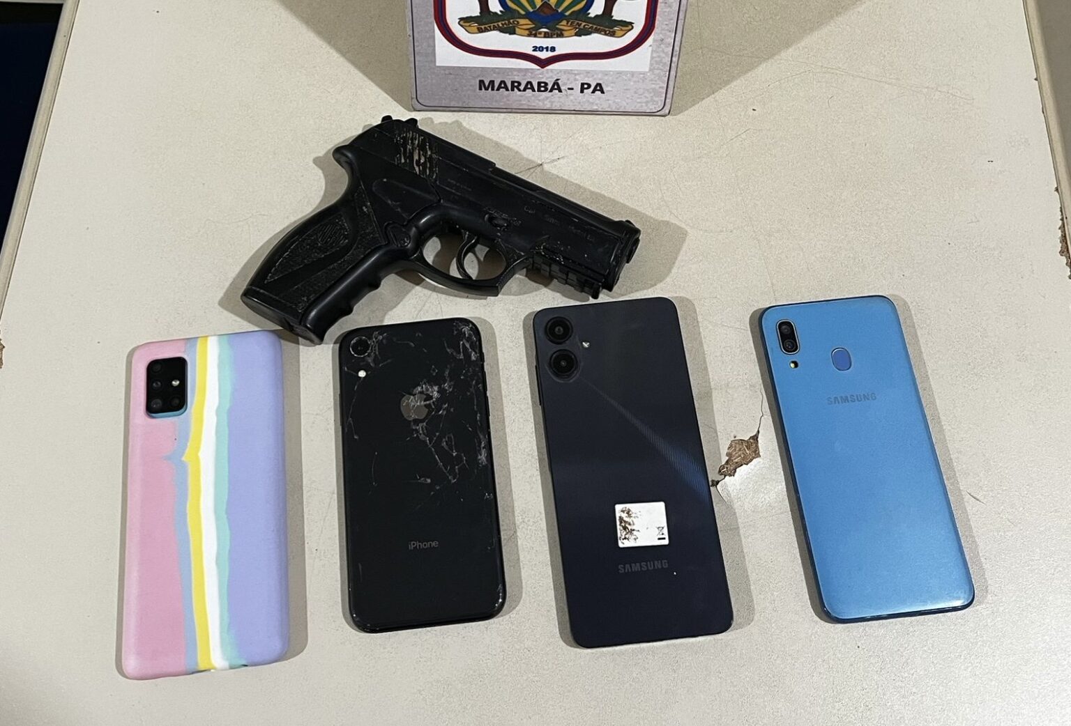 Trio é detido após roubar celular com uso de arma de brinquedo em Marabá