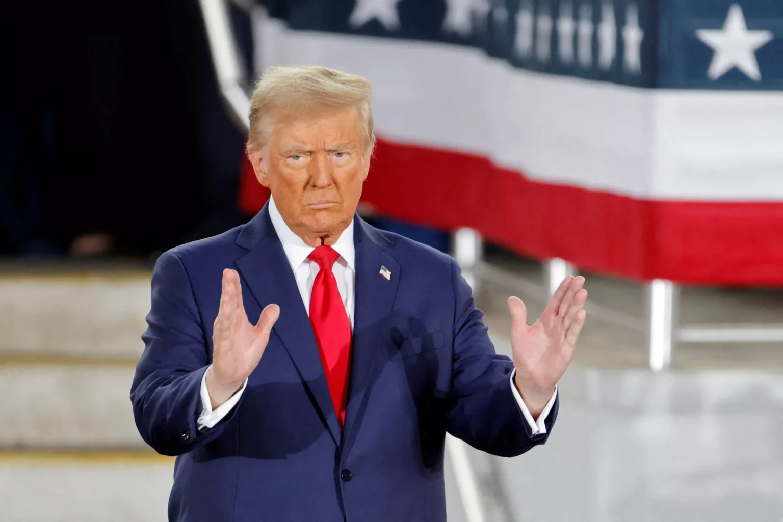 Trump diz que pretende deportar todos os imigrantes ilegais dos EUA