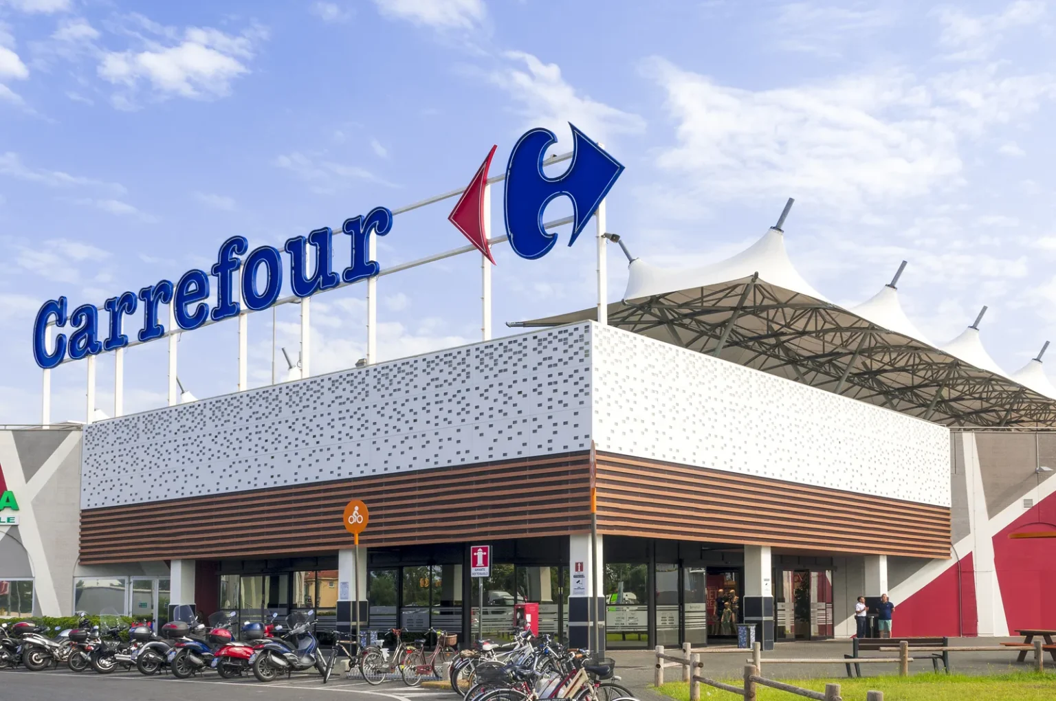 Carrefour demite 2.200 funcionários às vésperas do Natal