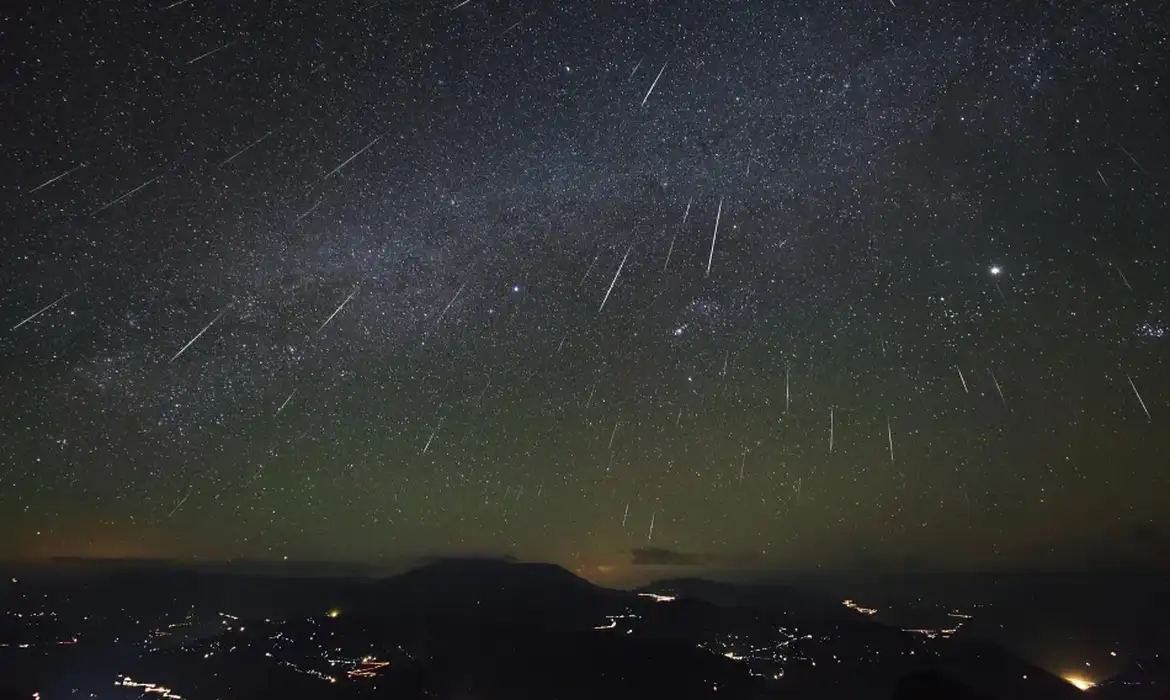 Última grande chuva de meteoros do ano ocorre na noite desta sexta-feira