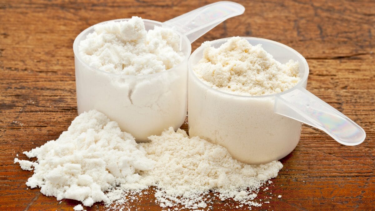 Governo suspende venda de whey protein suspeito de adulteração; confira as marcas