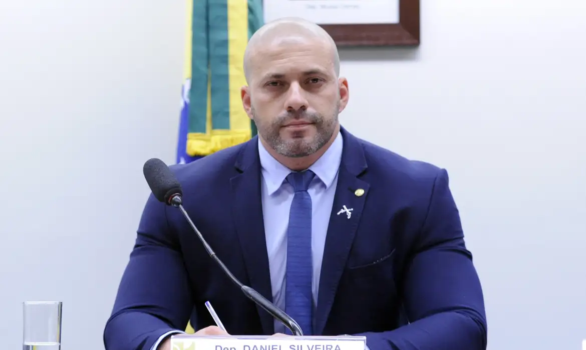 Ex-deputado Daniel Silveira é preso por descumprir medidas judiciais