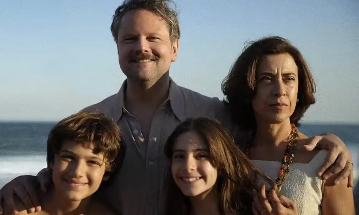 “Ainda Estou Aqui” é indicado ao Globo de Ouro; Fernanda Torres concorre como Melhor Atriz
