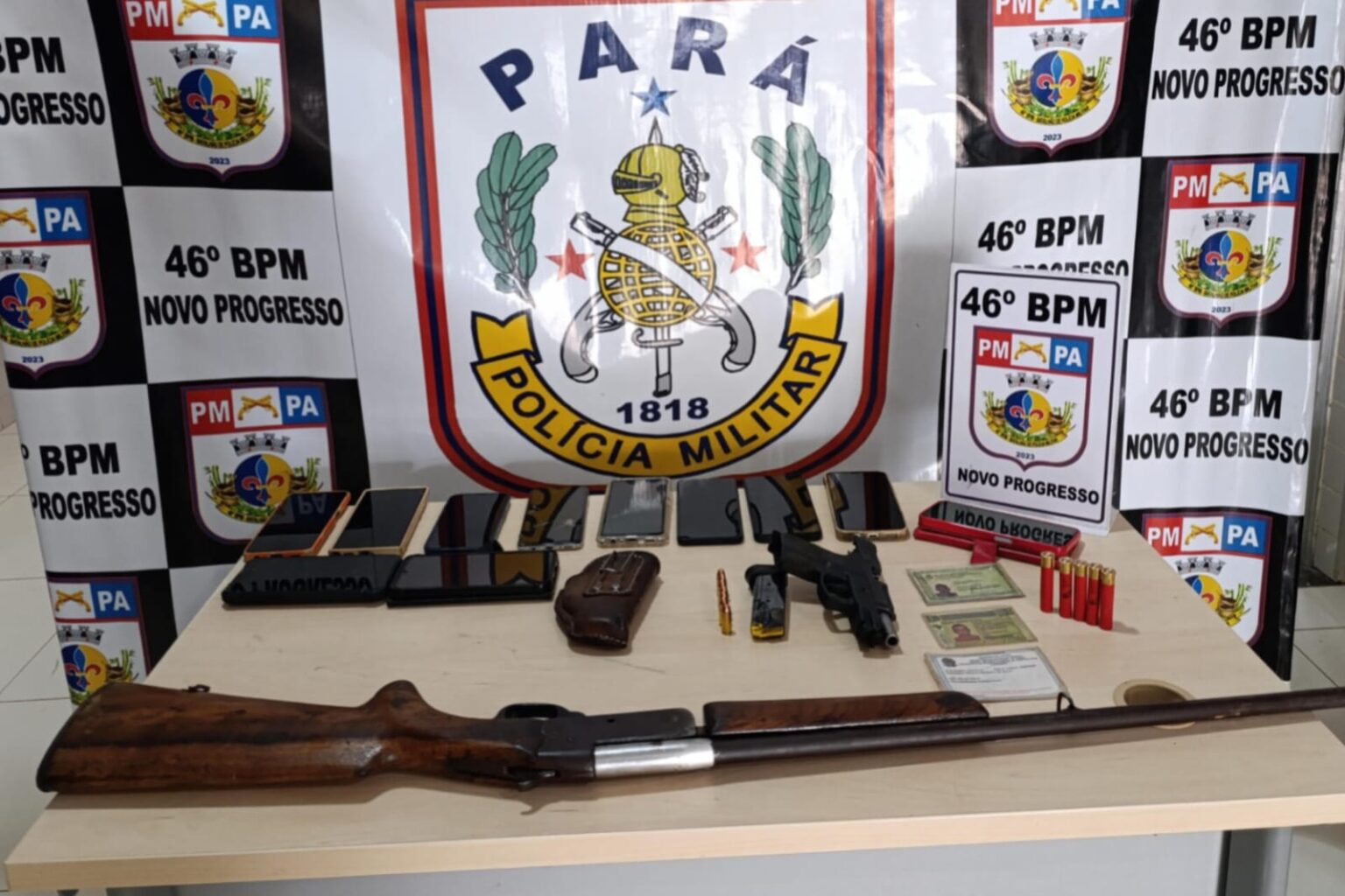PM apreende armas de fogo dentro de veículo em Novo Progresso