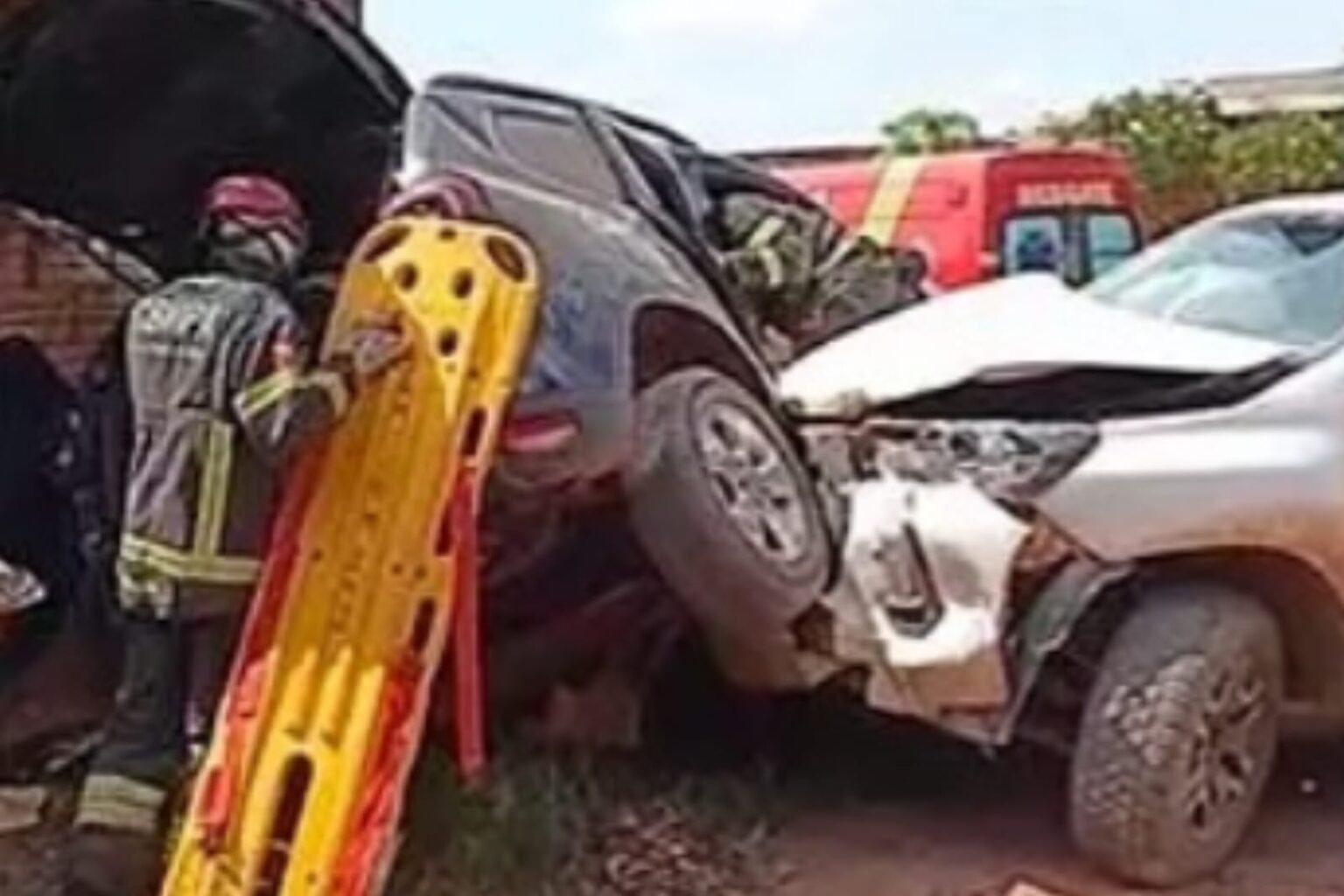 Motorista fica preso em ferragens após colisão entre dois carros no Pará