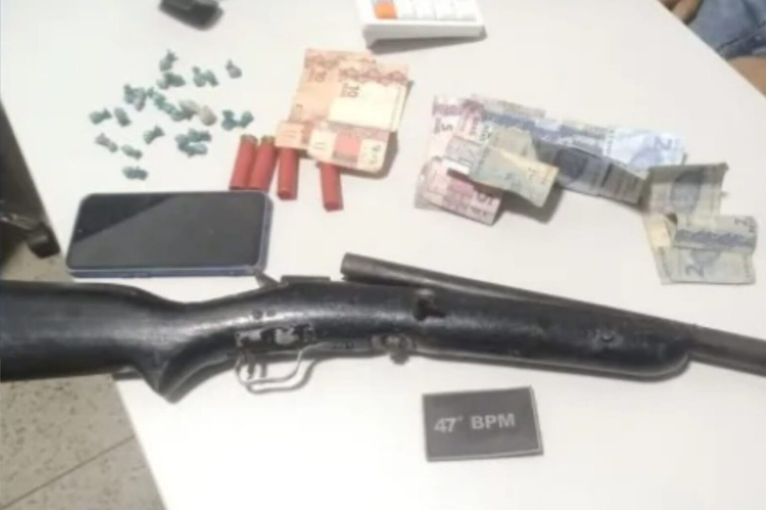 “Peitudo” é preso com drogas e armas em Moju