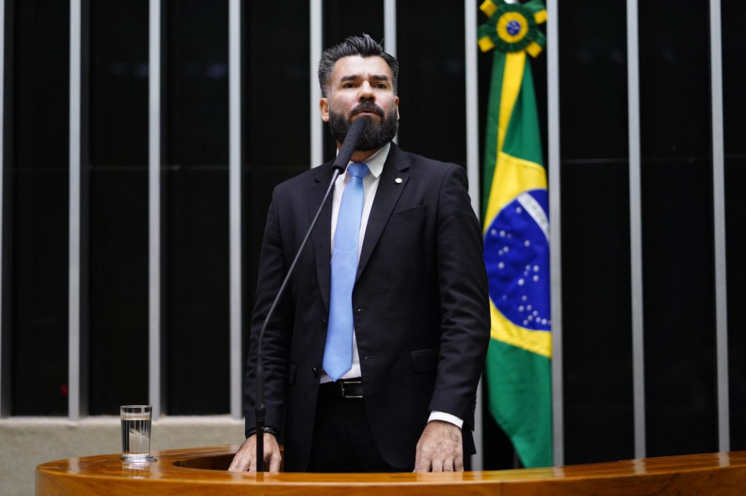 Delegado Caveira faz pressão para derrubar projeto de monitoramento do Pix