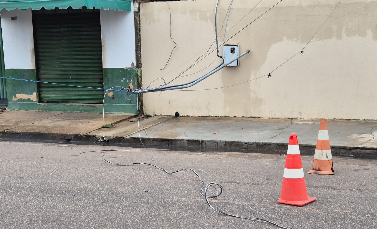Equatorial se nega a retirar fio energizado do meio da rua em Marabá