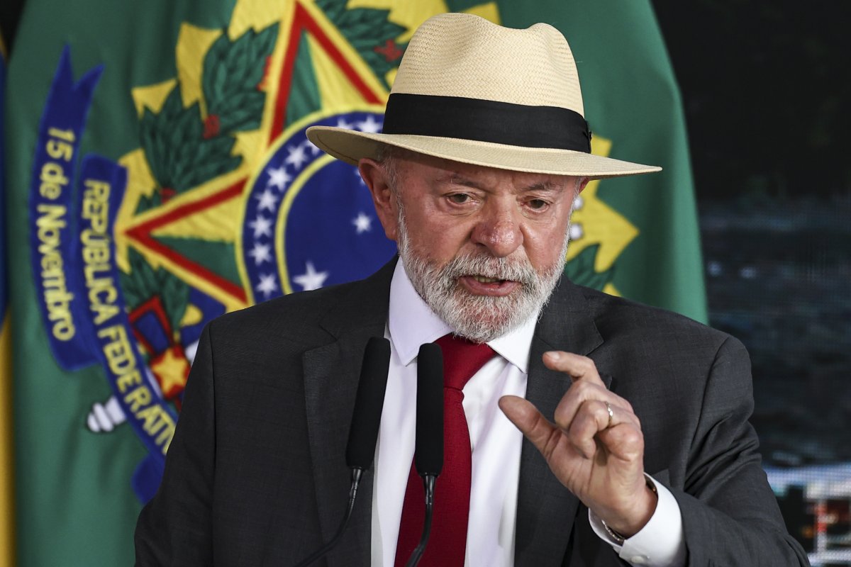 Lula diz que amantes são mais amadas que esposas em discurso do 8/1