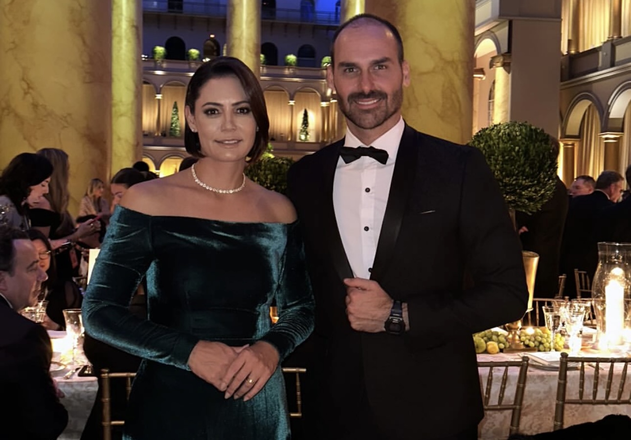 Michelle e Eduardo Bolsonaro ficam fora do Capitólio durante cerimônia de posse de Trump