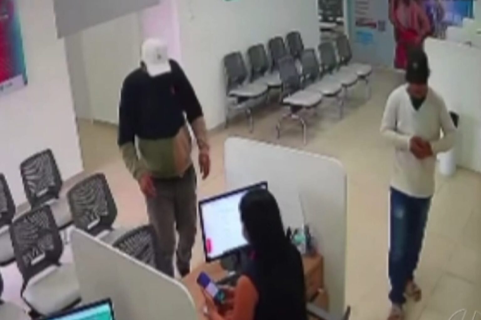 Clínica é invadida por assaltantes em Moju