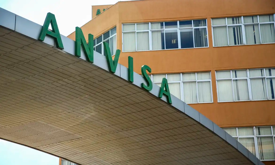 CFM pede à Anvisa banimento do uso de PMMA para preenchimento estético