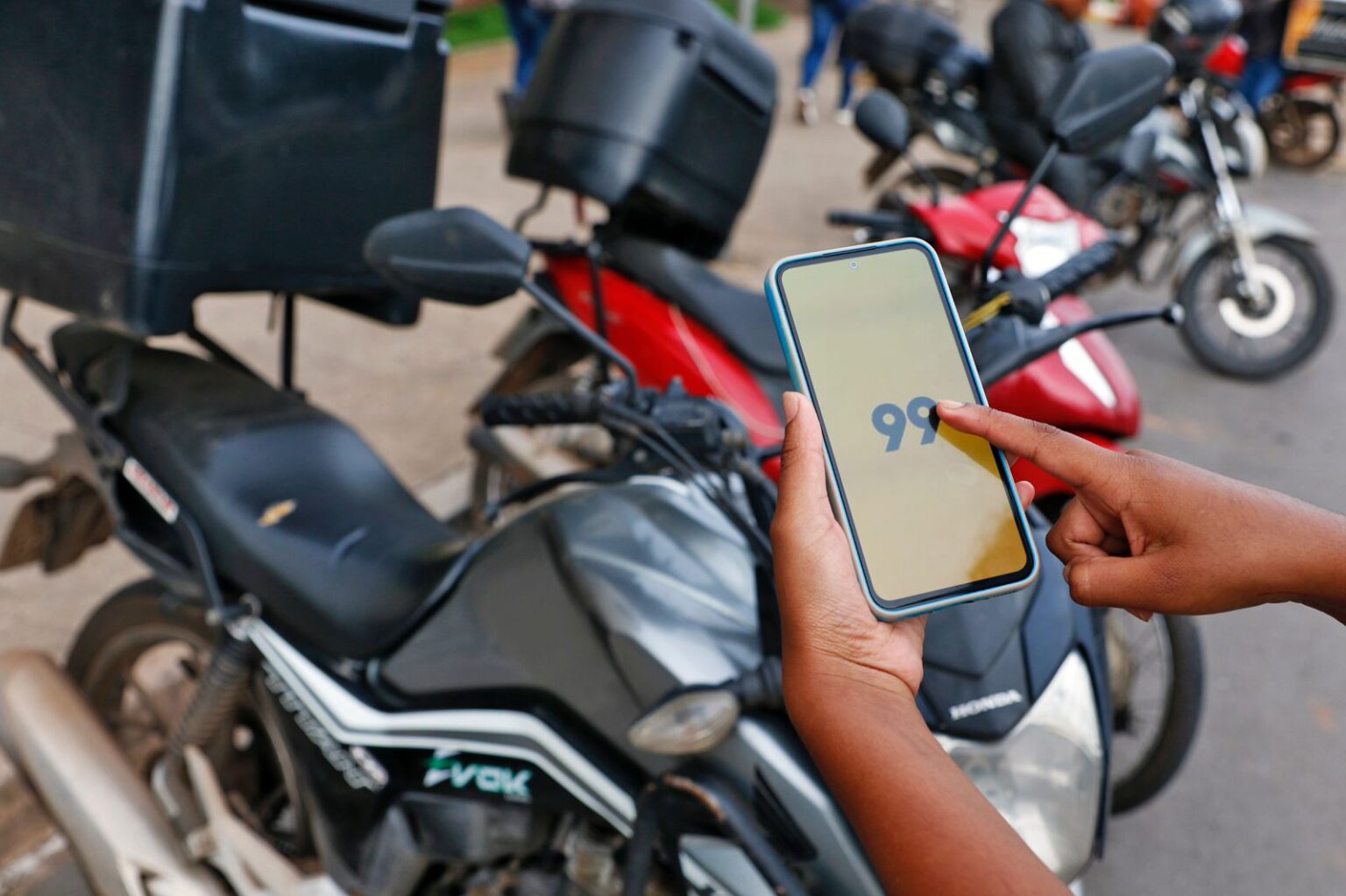 Prefeitura de São Paulo começa a apreender mototáxis