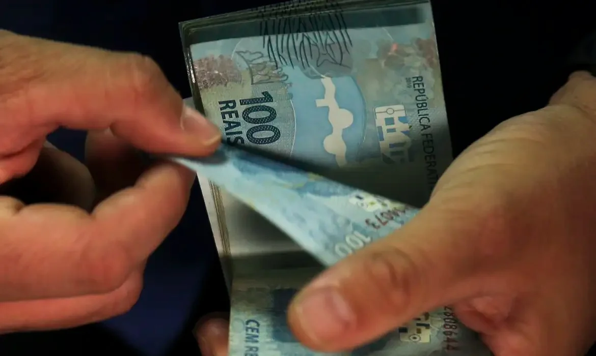 Saiba como conseguir auxílio de R$ 100 da Serasa