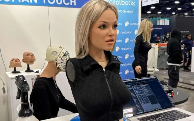 Empresa lança companheira robô com interação humanizada