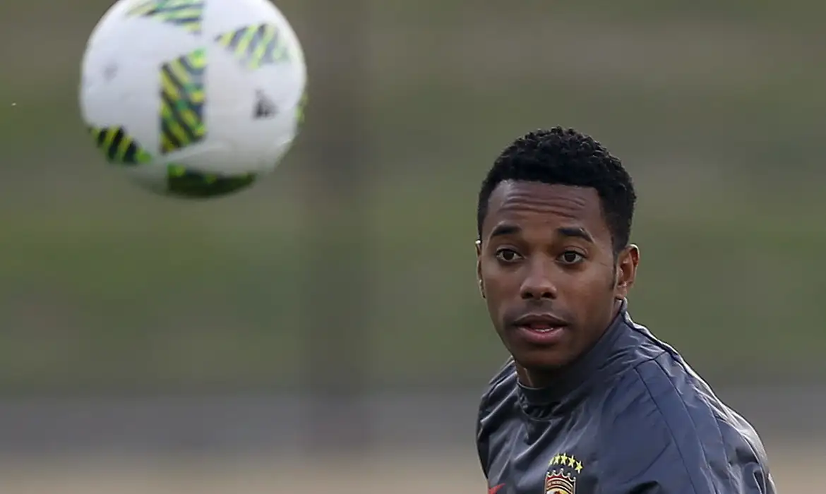 Defesa de Robinho recorre ao STF e pede que ex-jogador seja solto
