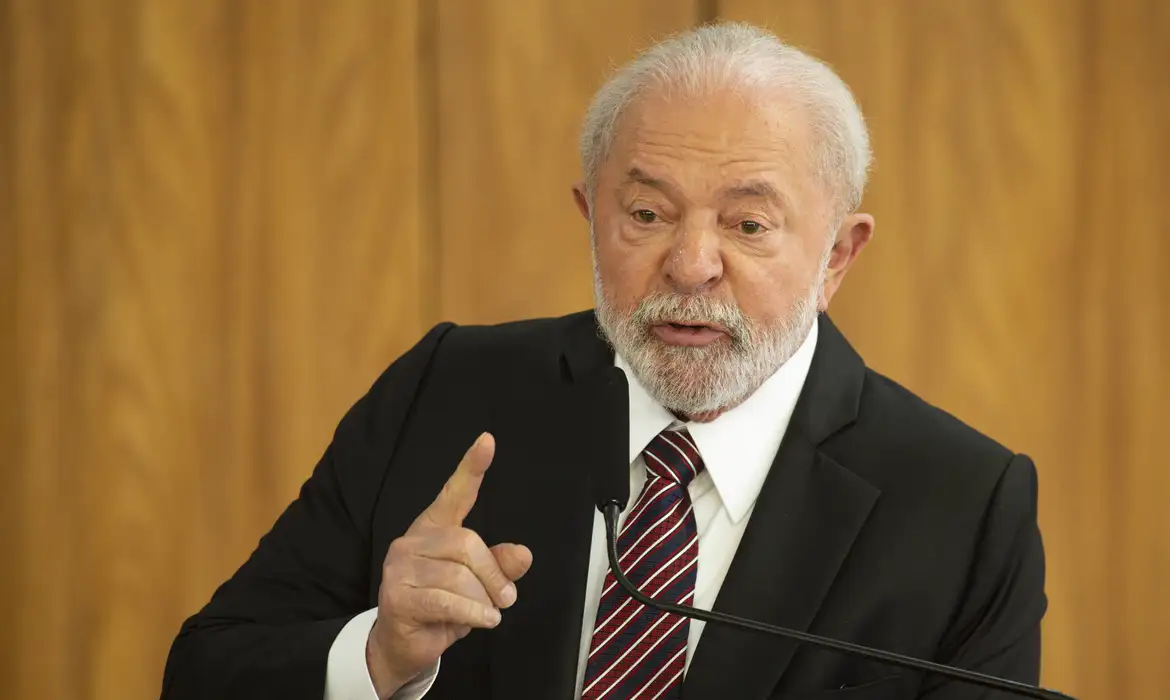 Aprovação de Lula cai para 24% e reprovação sobe para 41%, aponta Datafolha