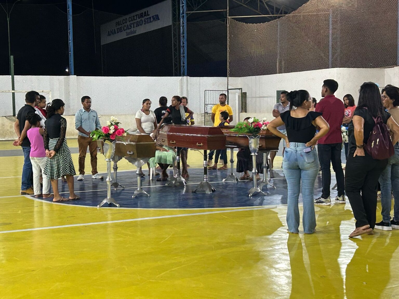 Três crianças encontradas mortas são sepultadas sob comoção no Pará