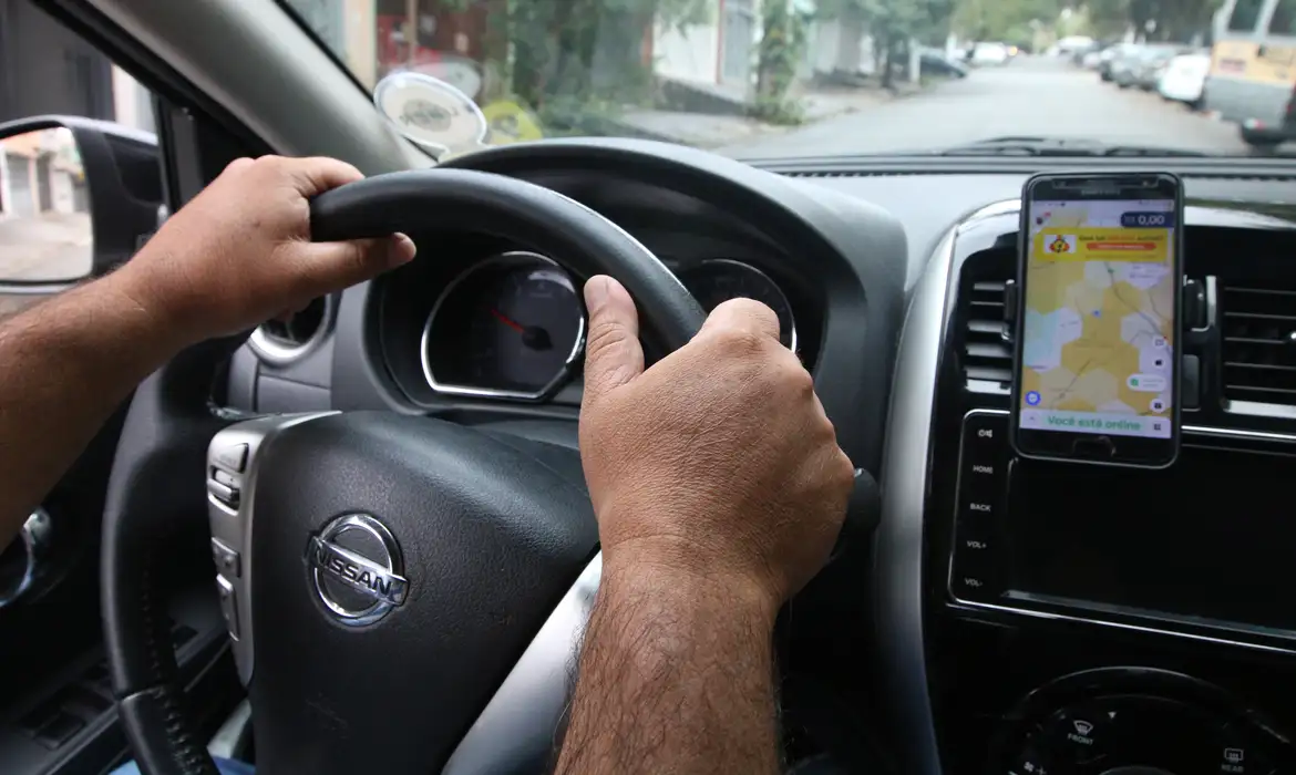 Justiça extingue processo que obrigou Uber a reconhecer vínculo empregatício de motoristas