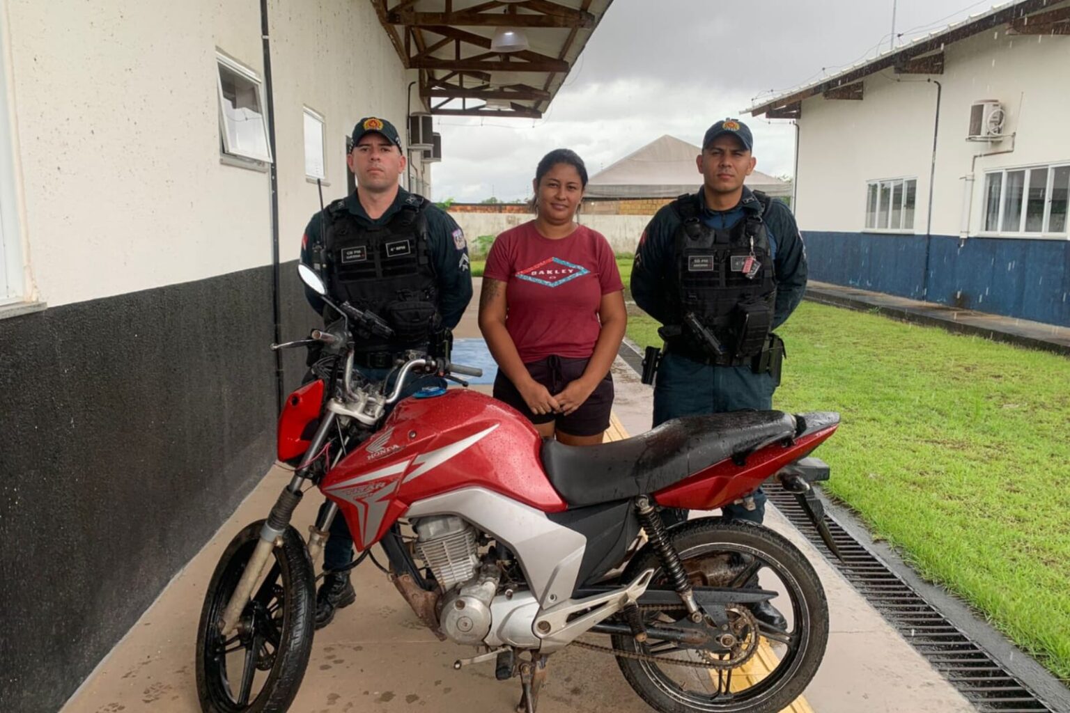 Motocicleta furtada é recuperada pela polícia em oficina de Marabá