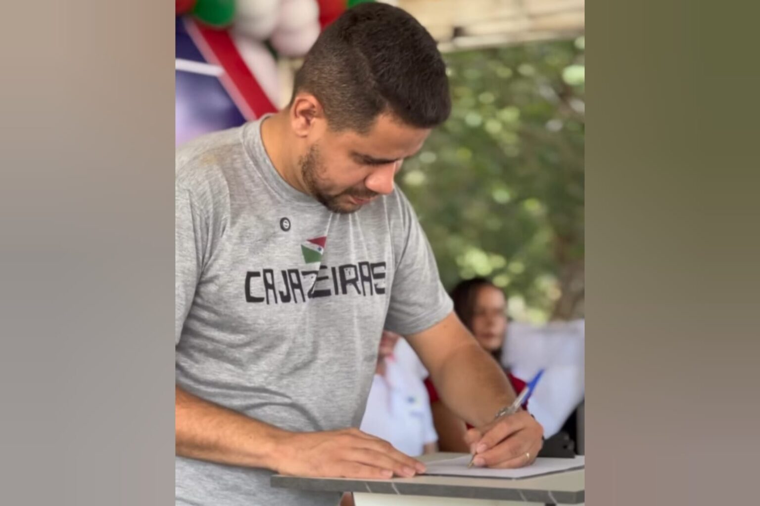 Wagno Godoy assina ordem de serviço para reforma e ampliação da Praça de Cajazeiras