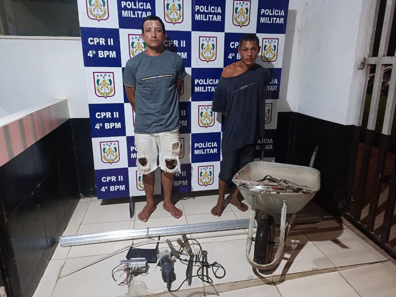 Dupla é presa por invadir e furtar loja de vidraçaria na Nova Marabá