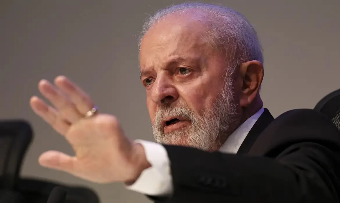 Lula adia reunião que deve liberar FGTS para quem fez saque-aniversário