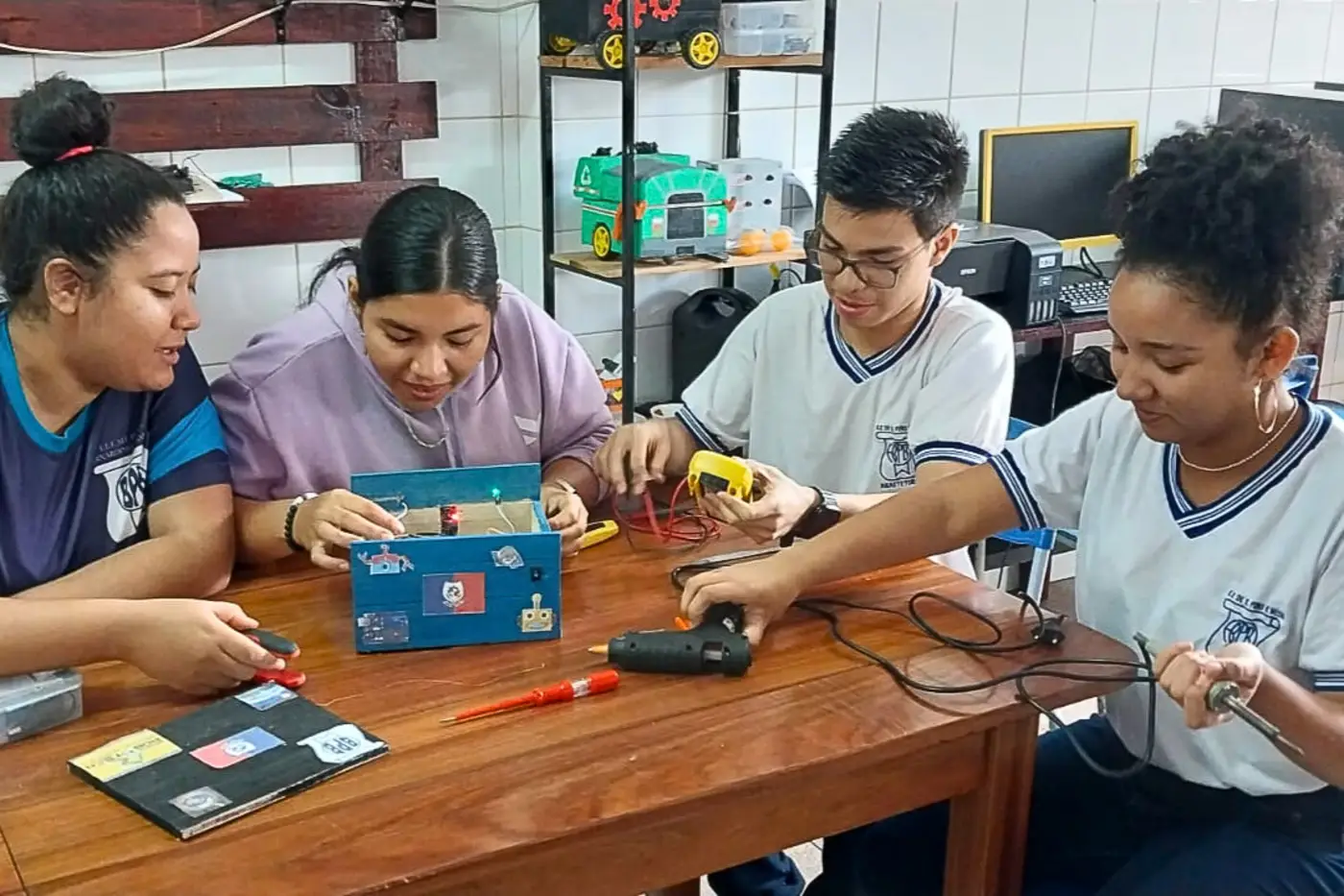 Estudantes de escola pública no Pará criam robô detector de gás metano