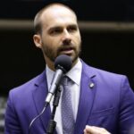 Moraes nega apreensão do passaporte de Eduardo Bolsonaro