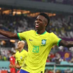 Vini Jr. faz golaço no fim e Brasil vence a Colômbia pelas Eliminatórias