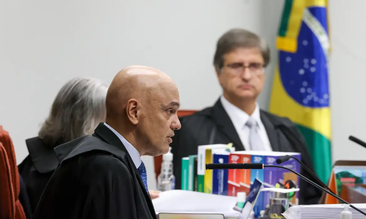 Moraes nega que STF esteja condenando “velhinhas com a Bíblia na mão”