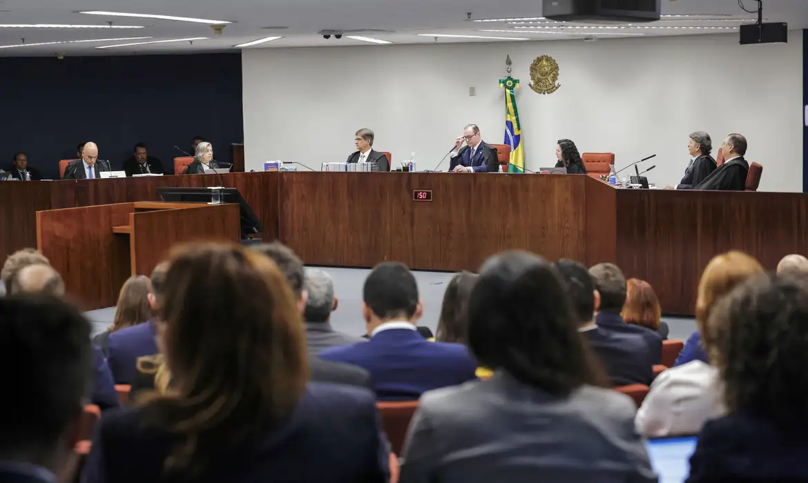 STF retoma julgamento de denúncia de golpe contra Bolsonaro