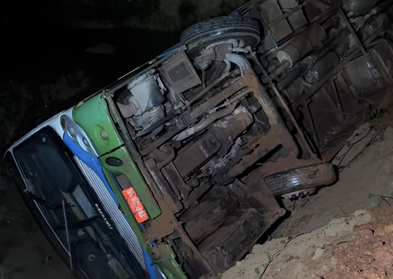 Ônibus com grupo evangélico cai de ribanceira e deixa três pessoas feridas no Pará