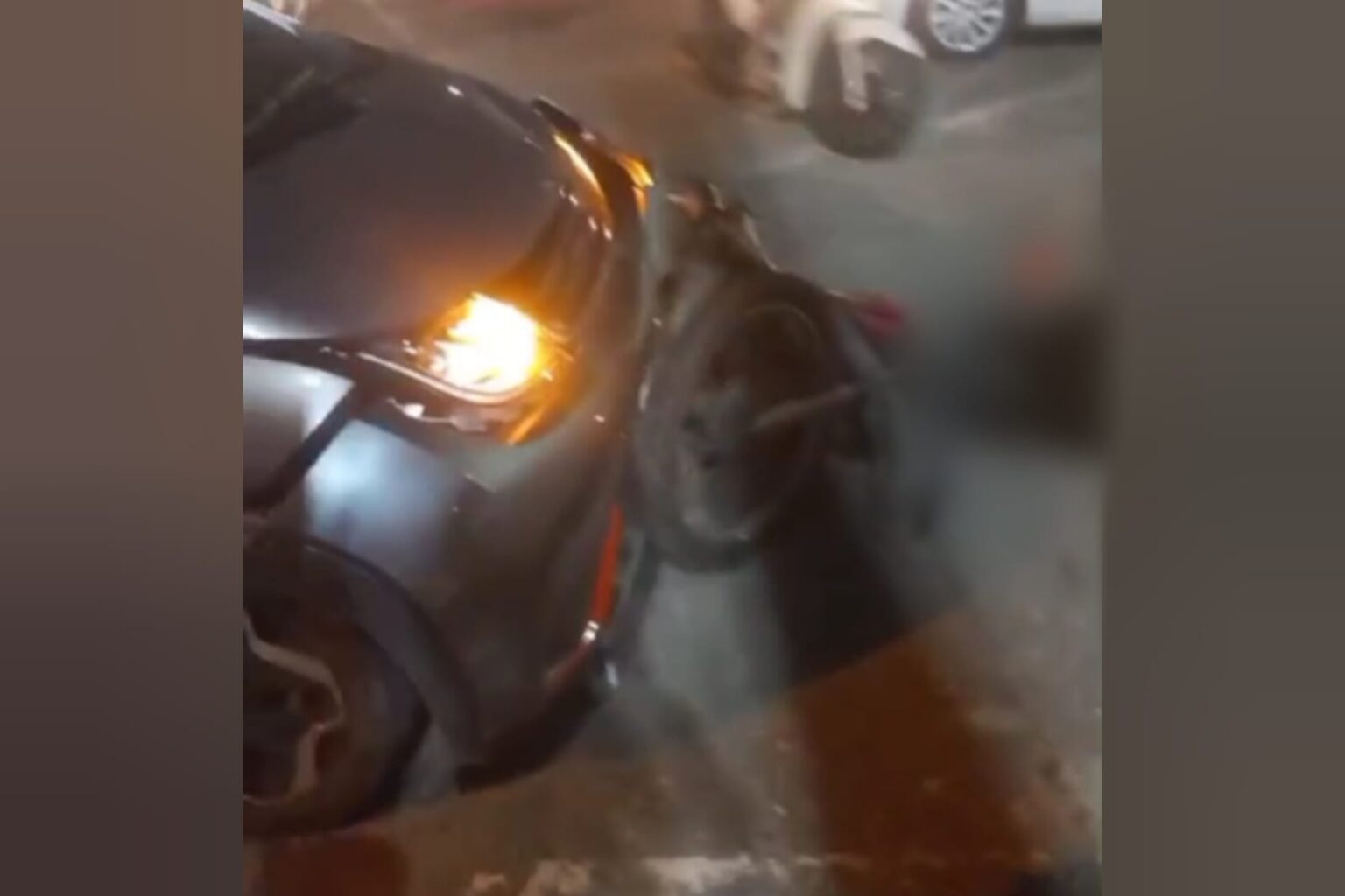 Mulher fica ferida após colisão entre carro e moto em Marabá
