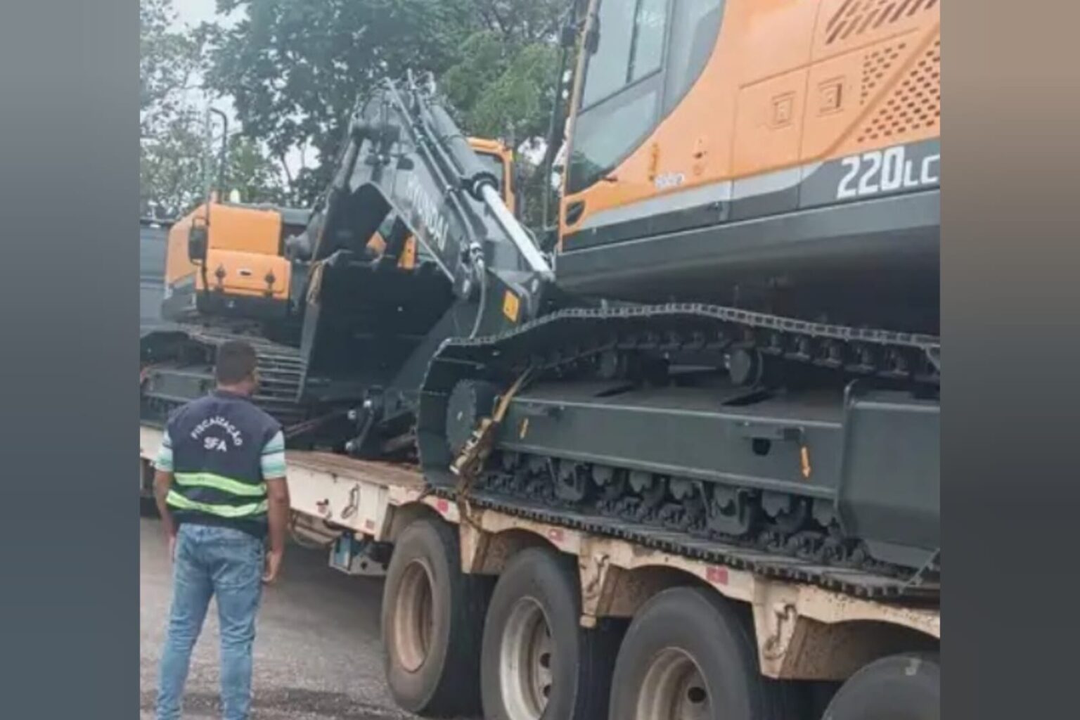 Sefa apreende retroescavadeira em Conceição do Araguaia