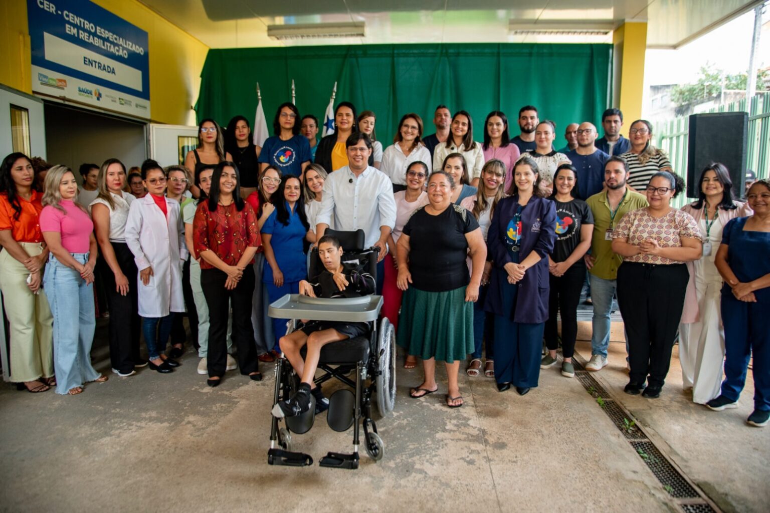 Prefeitura de Parauapebas entrega cadeiras de rodas adaptáveis a pacientes com deficiência
