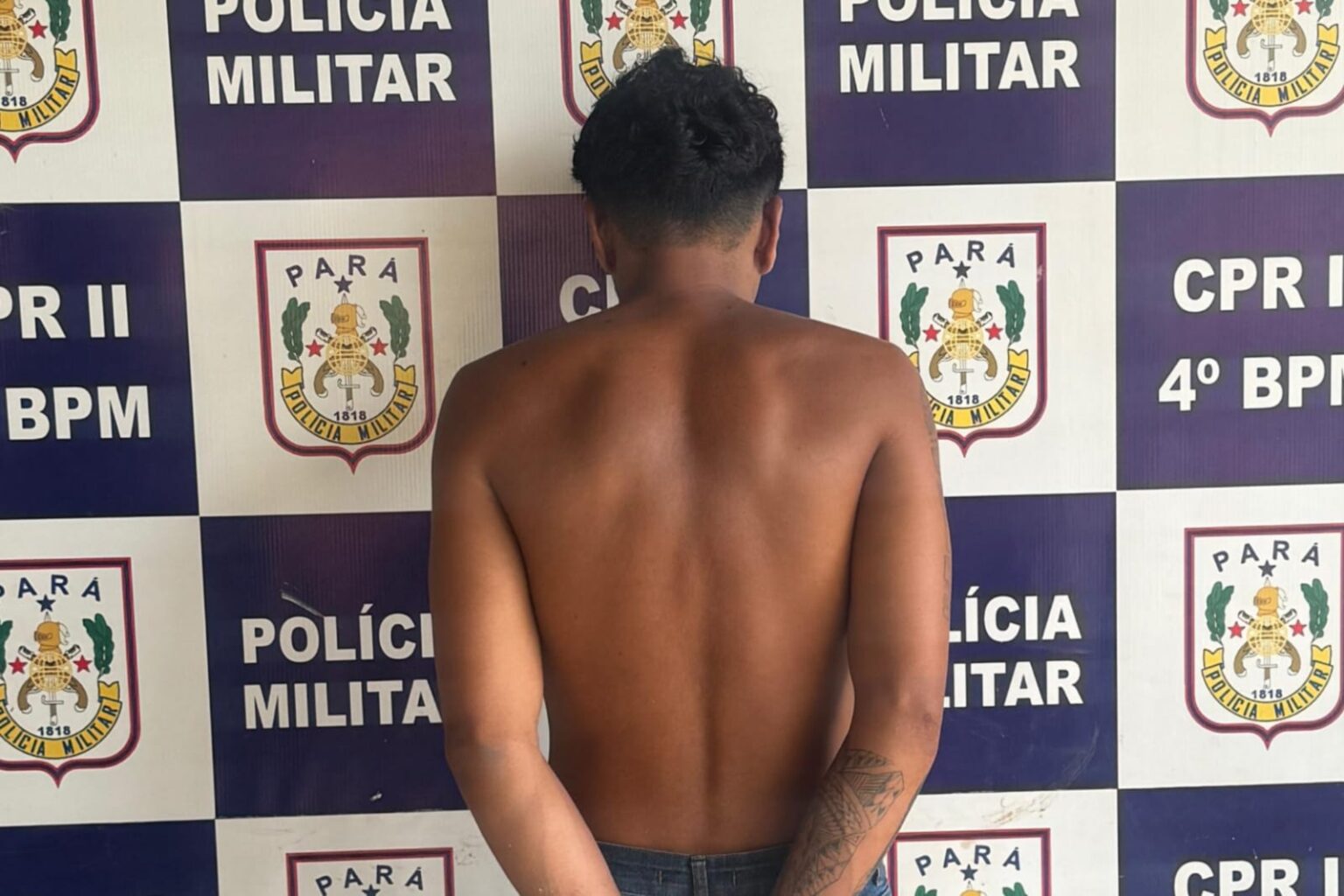 PM flagra traficante vendendo drogas em Marabá
