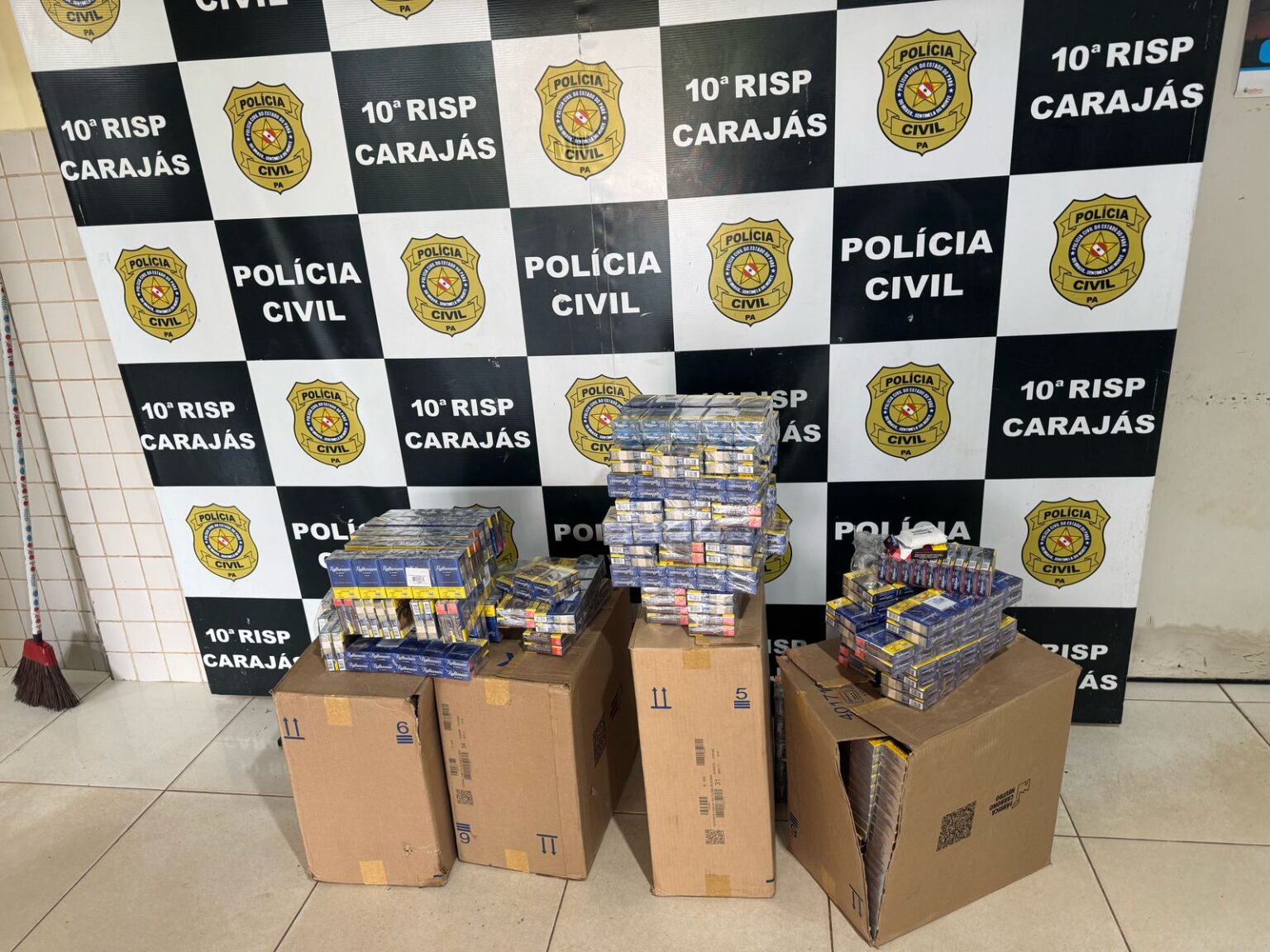 Suspeito é conduzido à delegacia com carga de cigarros roubados em Marabá